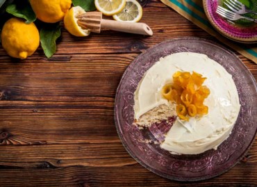 Flavored Easter Bread with bergamont zest and lemon glaze with white chocolate