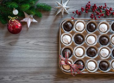Traditional greek almond snowballs (kourabiedes) and with chocolate