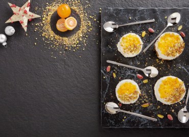 Yogurt Mοusse in biscuit base with carob syrup, linseed, mandarin marmalade and peanuts