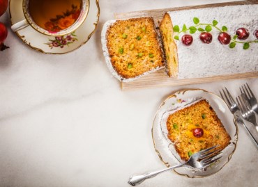 Cake with candied fruits